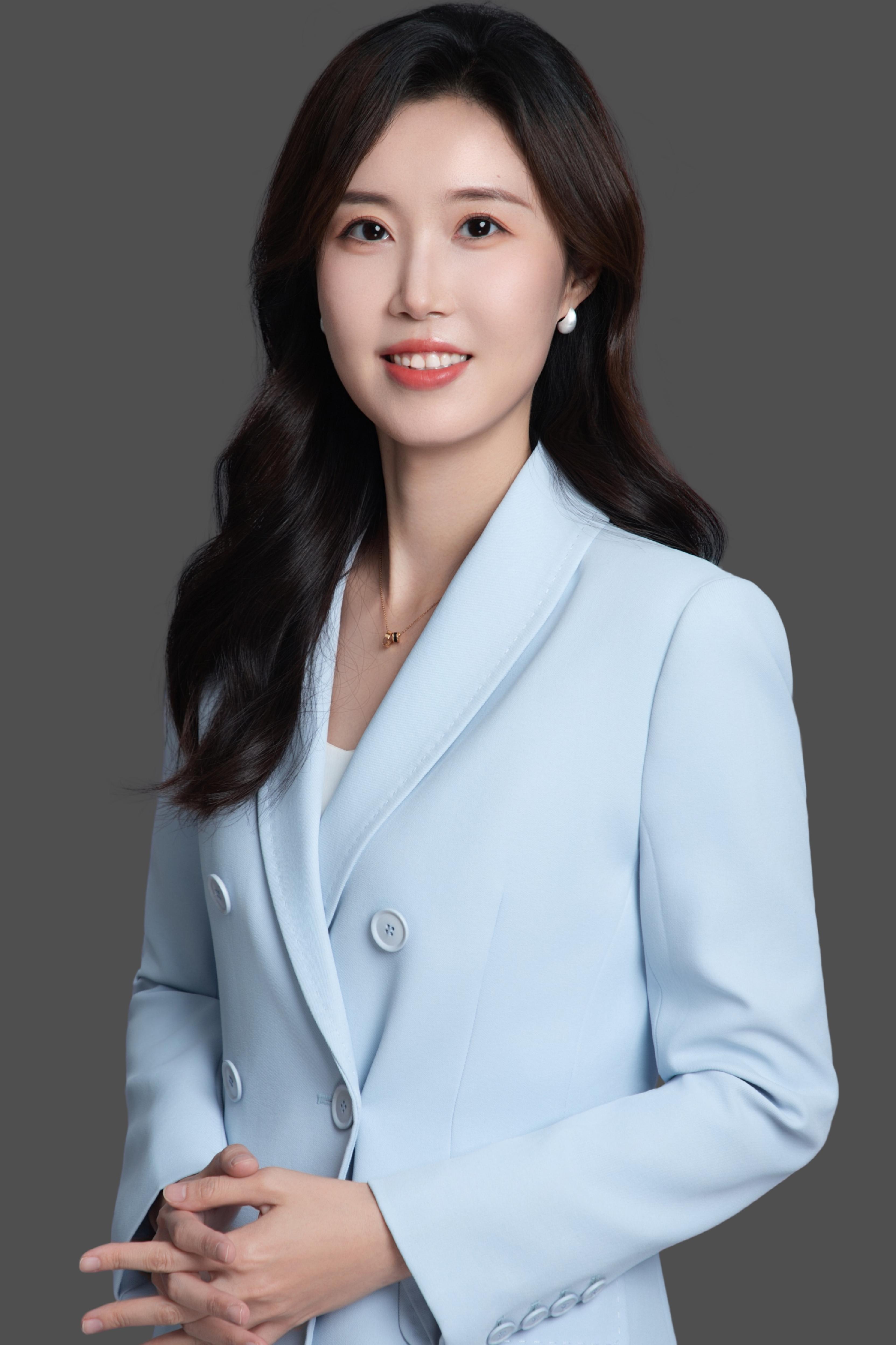潘  珊